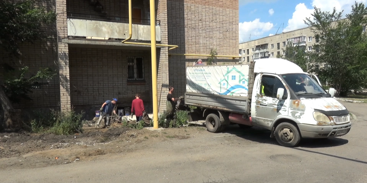 Фекальные отходы и строительный мусор в подвале дома п.Кирзавод